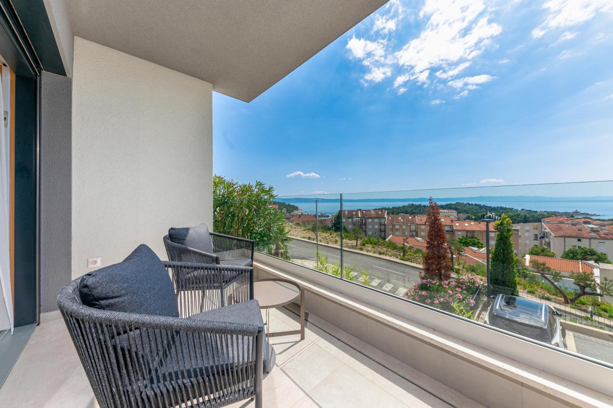 Luxury Adria Sea City & Mountain View Apartment Макарска Екстериор снимка