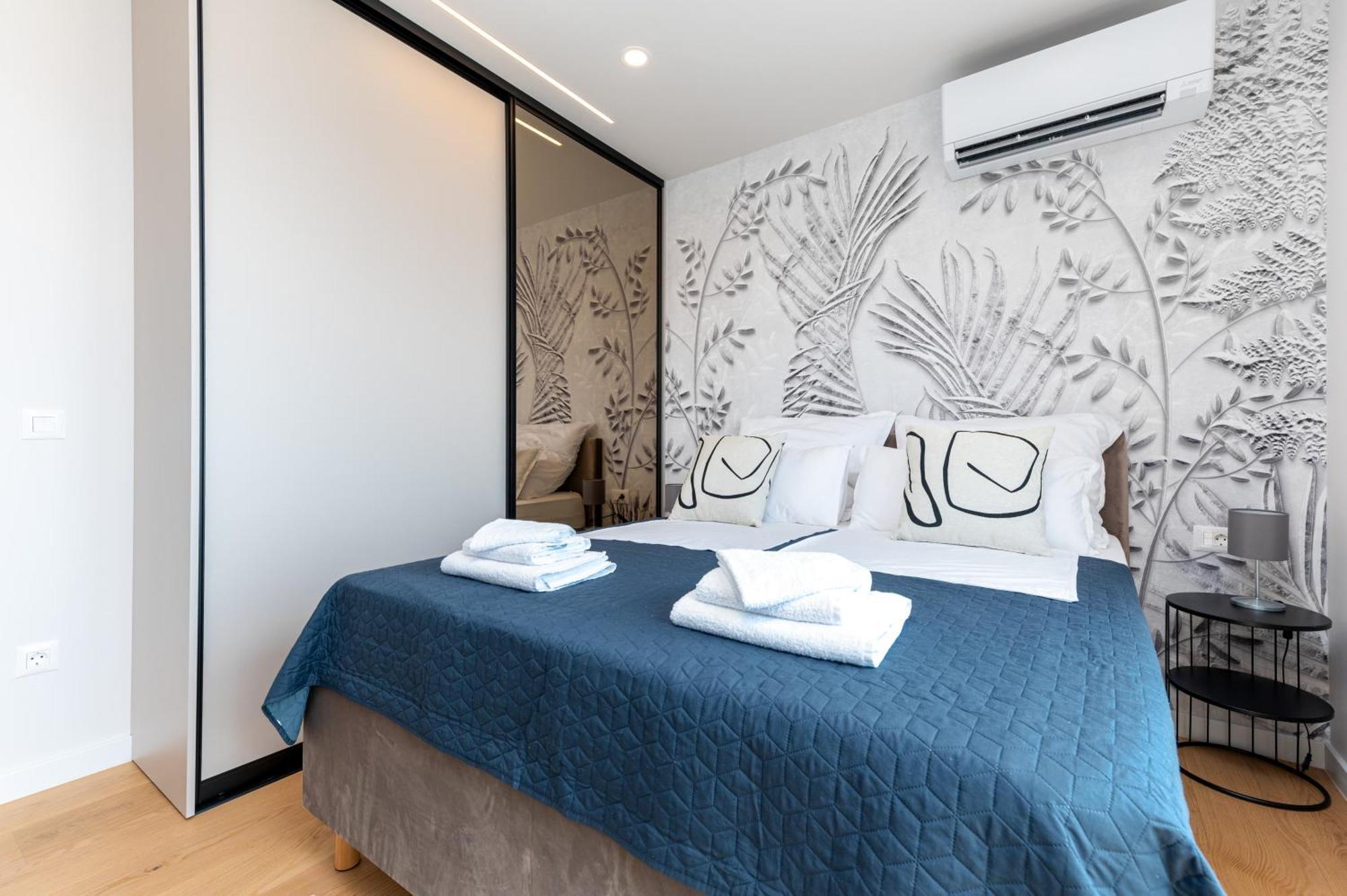 Luxury Adria Sea City & Mountain View Apartment Макарска Екстериор снимка